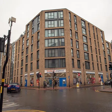 Two-Bedroom Luxury Apartment With Workspace, Free Secure Parking & Coffee Birmingham Exterior photo