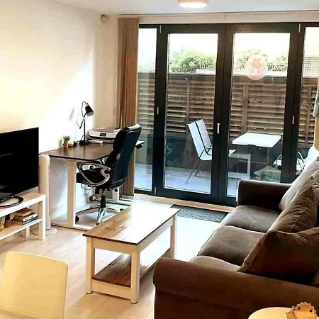 Two-Bedroom Luxury Apartment With Workspace, Free Secure Parking & Coffee Birmingham Exterior photo