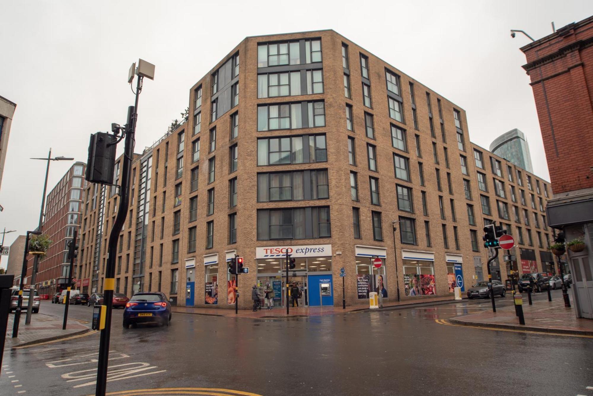 Two-bedroom Luxury With Workspace, Free Secure Parking & Coffee *