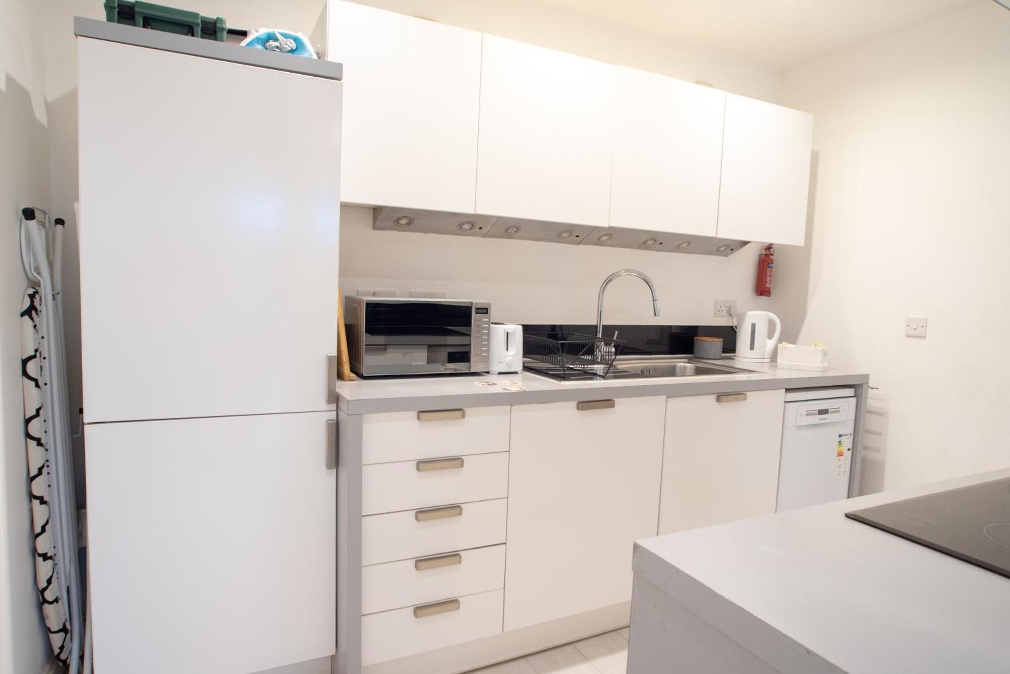 Apartment Two-bedroom Luxury With Workspace, Free Secure Parking & Coffee Birmingham