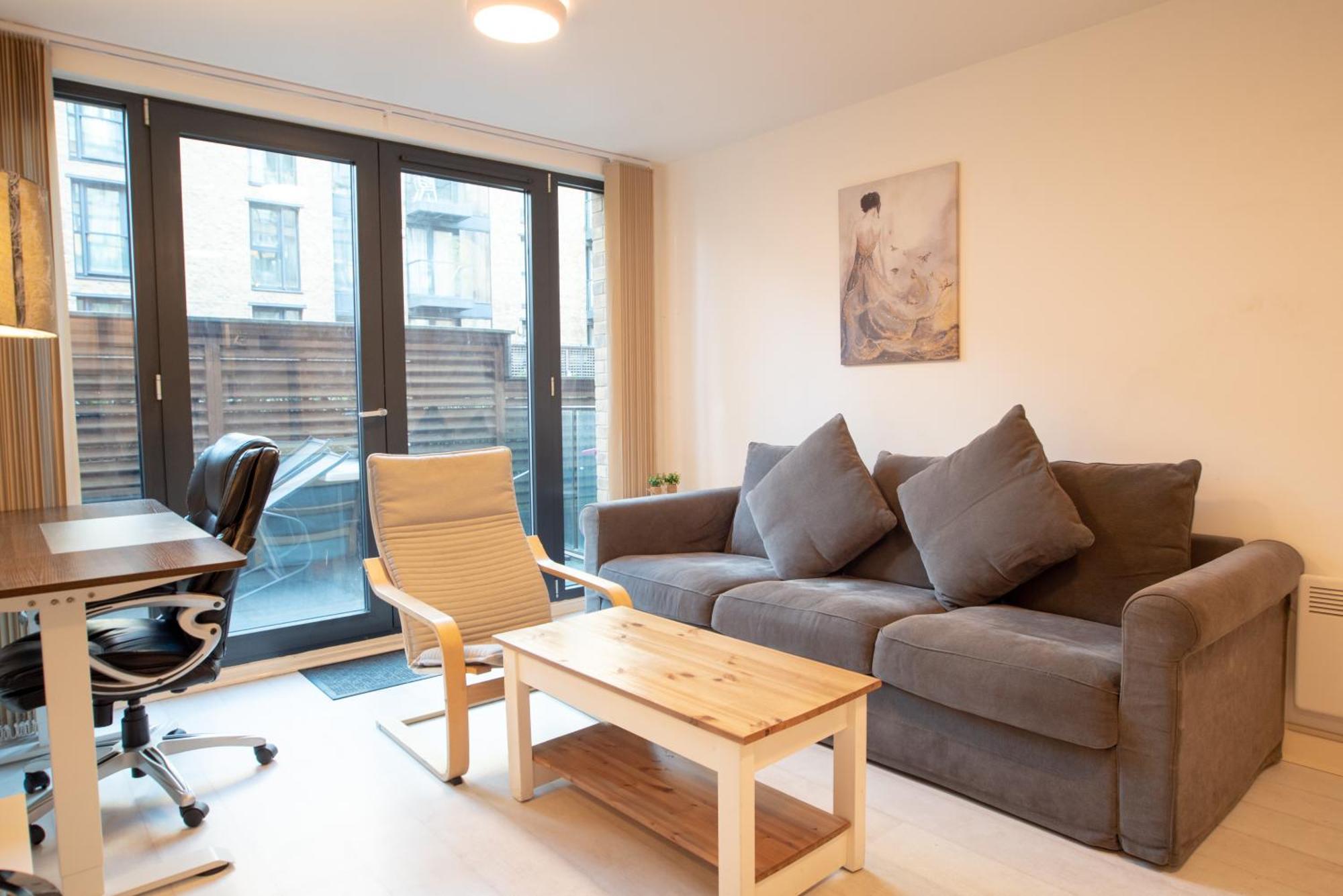 Apartment Two-bedroom Luxury With Workspace, Free Secure Parking & Coffee
