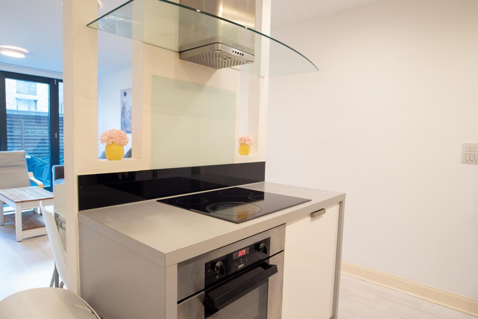 Two-bedroom Luxury With Workspace, Free Secure Parking & Coffee Birmingham